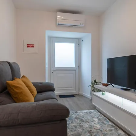 Lovelystay - 1bdr Cozy Flat In Heart Of Apartament *